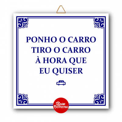 Azulejo decorativo com texto em azul e ícone de carro