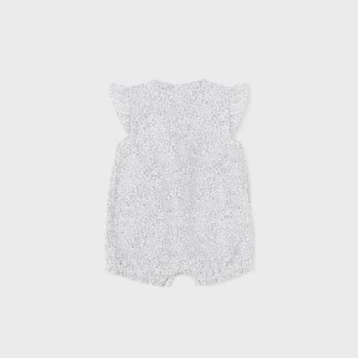 Macacão curto para bebé branco com padrão de pontos cinzentos e folhos nas mangas