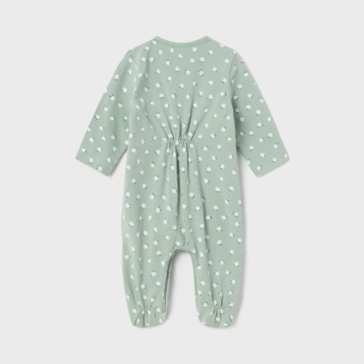 Pijama de criança verde claro com flores brancas de manga e pernas compridas