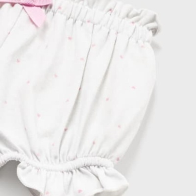 Calção branco com padrão rosa e laço cor de rosa