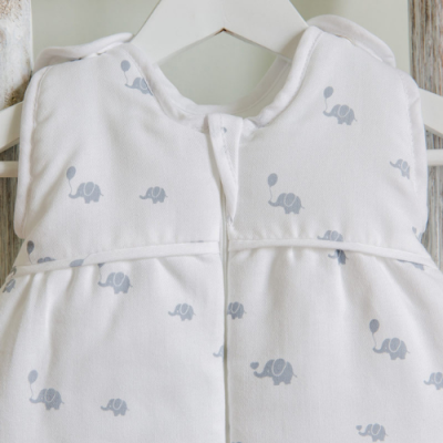 Saco de dormir branco para bebé com elefantes cinzentos e balões