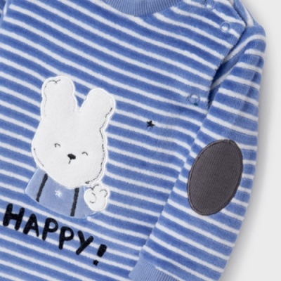 Camisola de bebé azul com riscas brancas e aplique de coelho branco