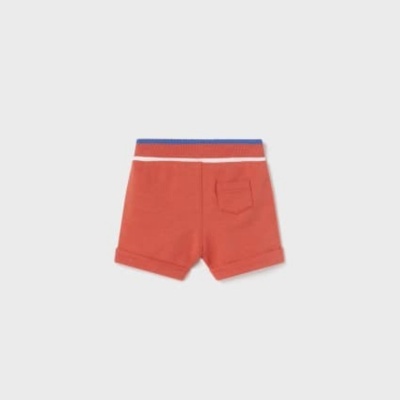 Calções vermelhos para crianças com cintura elástica azul e bolso traseiro