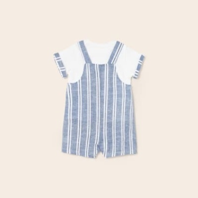 Macacão de bebé às riscas brancas e azuis com t-shirt branca