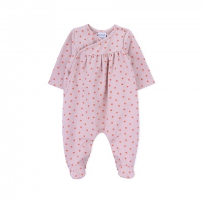 Macacão de bebé rosa claro com padrão de flores vermelhas e manga comprida