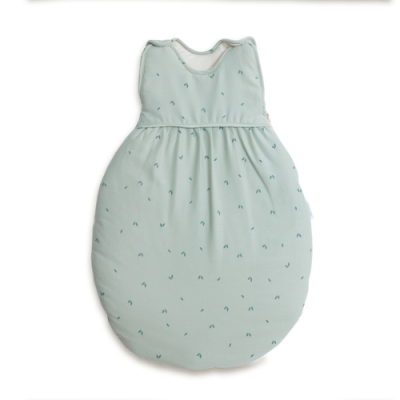 Saco de dormir azul claro para bebé com padrões verdes