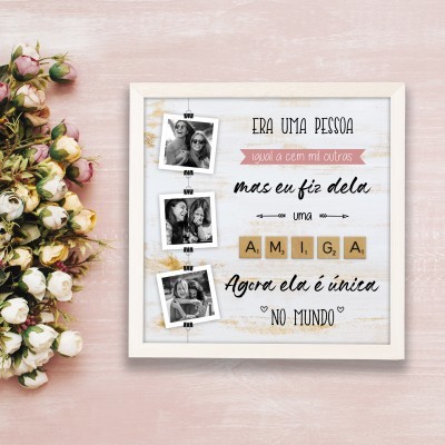 Placa decorativa quadrada com fotos e texto sentimental sobre amizade