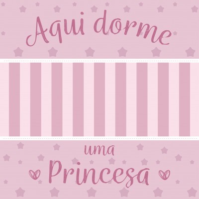 Placa rosa decorativa com o texto 'Aqui dorme uma Princesa'