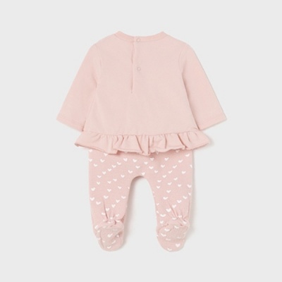 Conjunto de roupa de bebé rosa com camisola e calças com padrão de corações