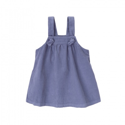 Vestido de criança azul com alças largas e nós decorativos