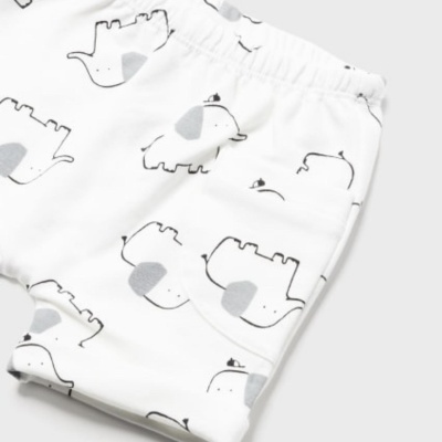 Calças brancas para criança com padrão de elefantes desenhados