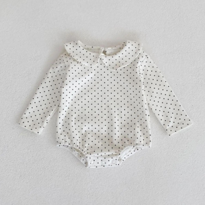 Body para bebé branco com pontos pretos e gola arredondada