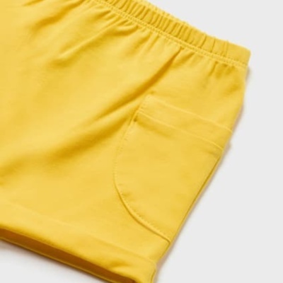 Calção amarelo com bolso lateral e cós elástico