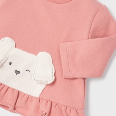 Camisola rosa com orelhas e rosto de cão branco em tecido felpudo