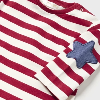 Camisola de criança às riscas vermelhas e brancas com estrela azul no braço