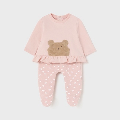 Conjunto de bebé rosa claro com camiseta de urso e calças estampadas com corações