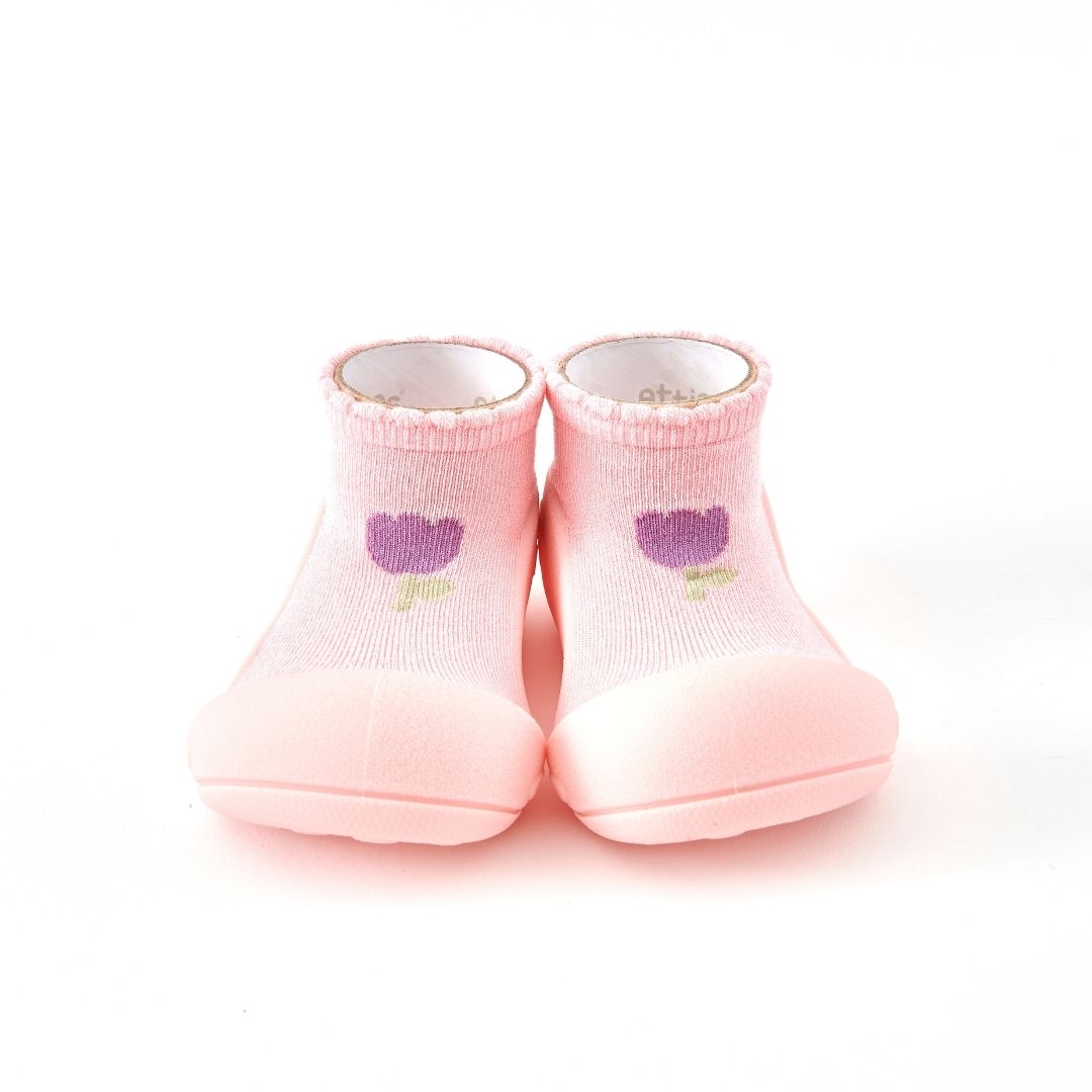 Meias sapatilha cor-de-rosa claro com flor roxa e sola de borracha