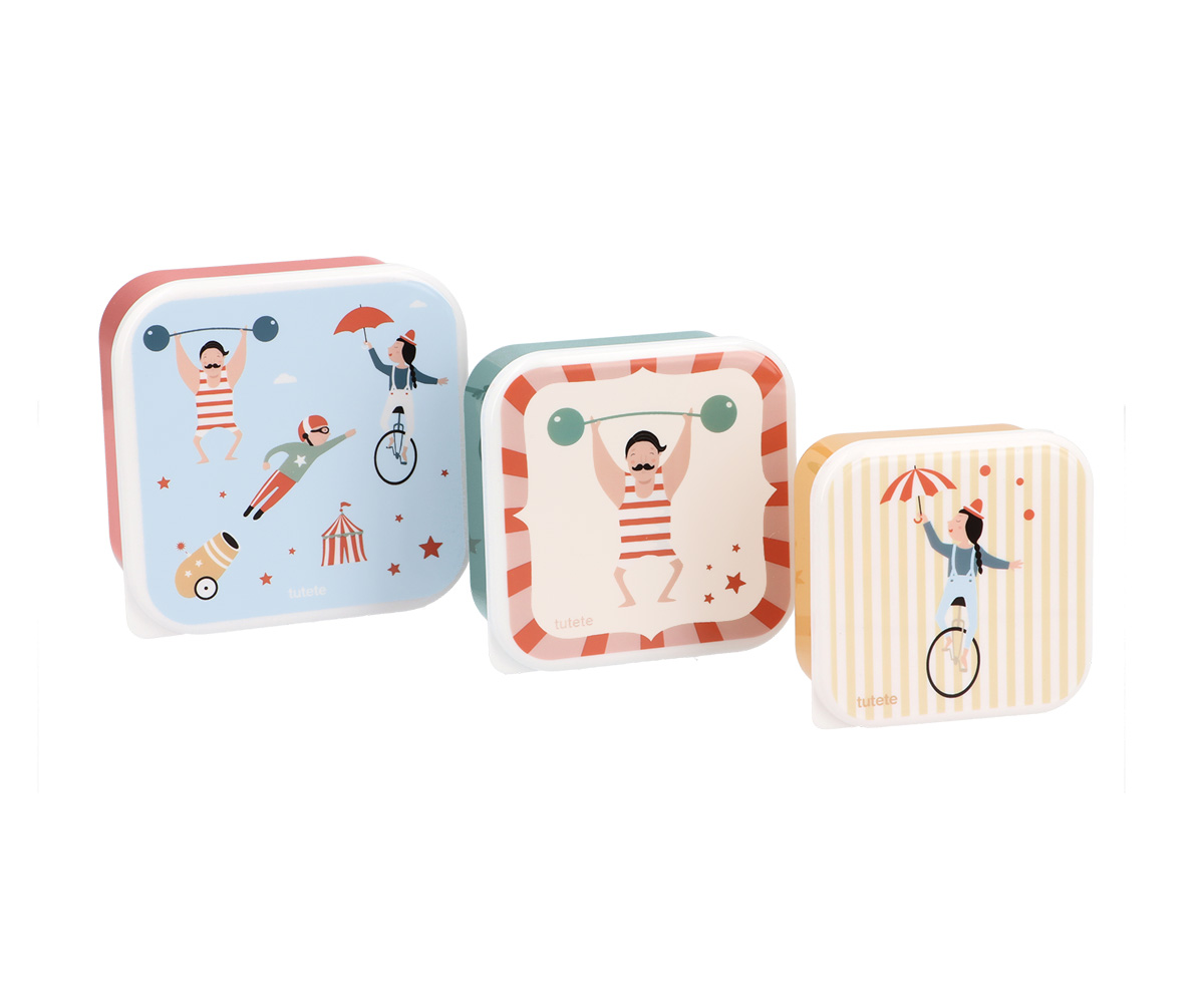 Três caixas metálicas decorativas com ilustrações de circo e texto tutete
