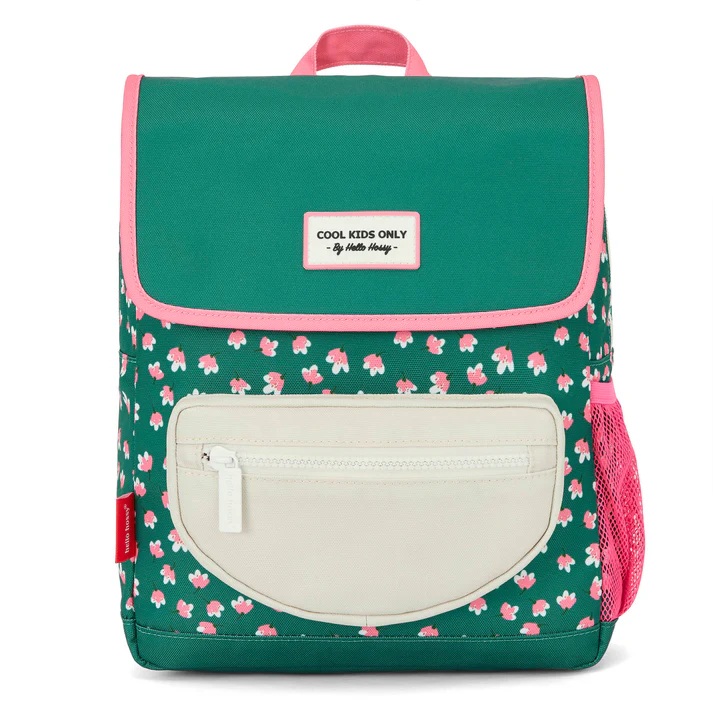 Mochila verde com padrão de pequenas flores cor-de-rosa e branco e bolso frontal bege