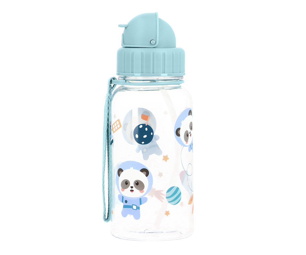 Garrafa de plástico com tampa azul e desenhos de pandas e espaço