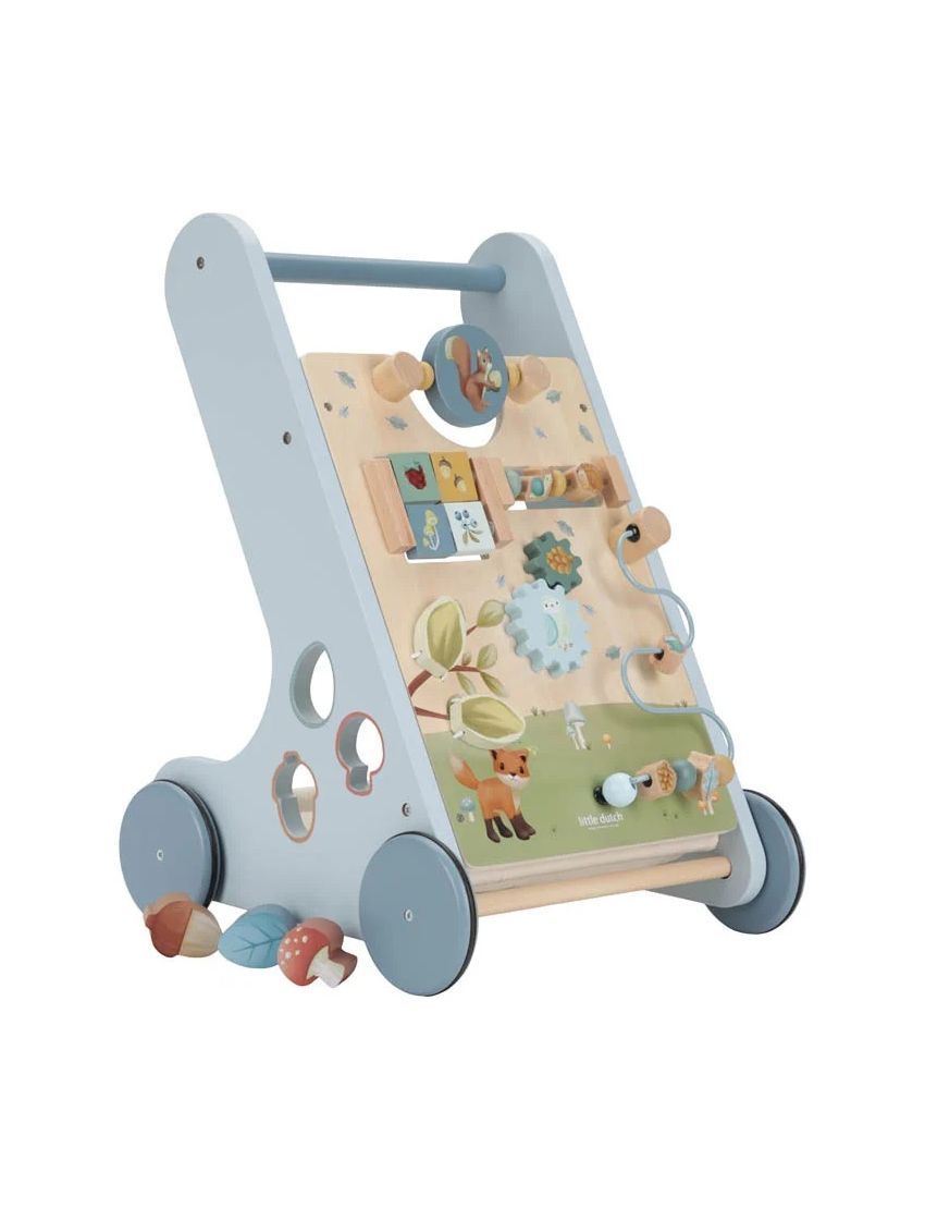 Andador de madeira azul claro com painel de atividades infantis e desenhos de animais da floresta.