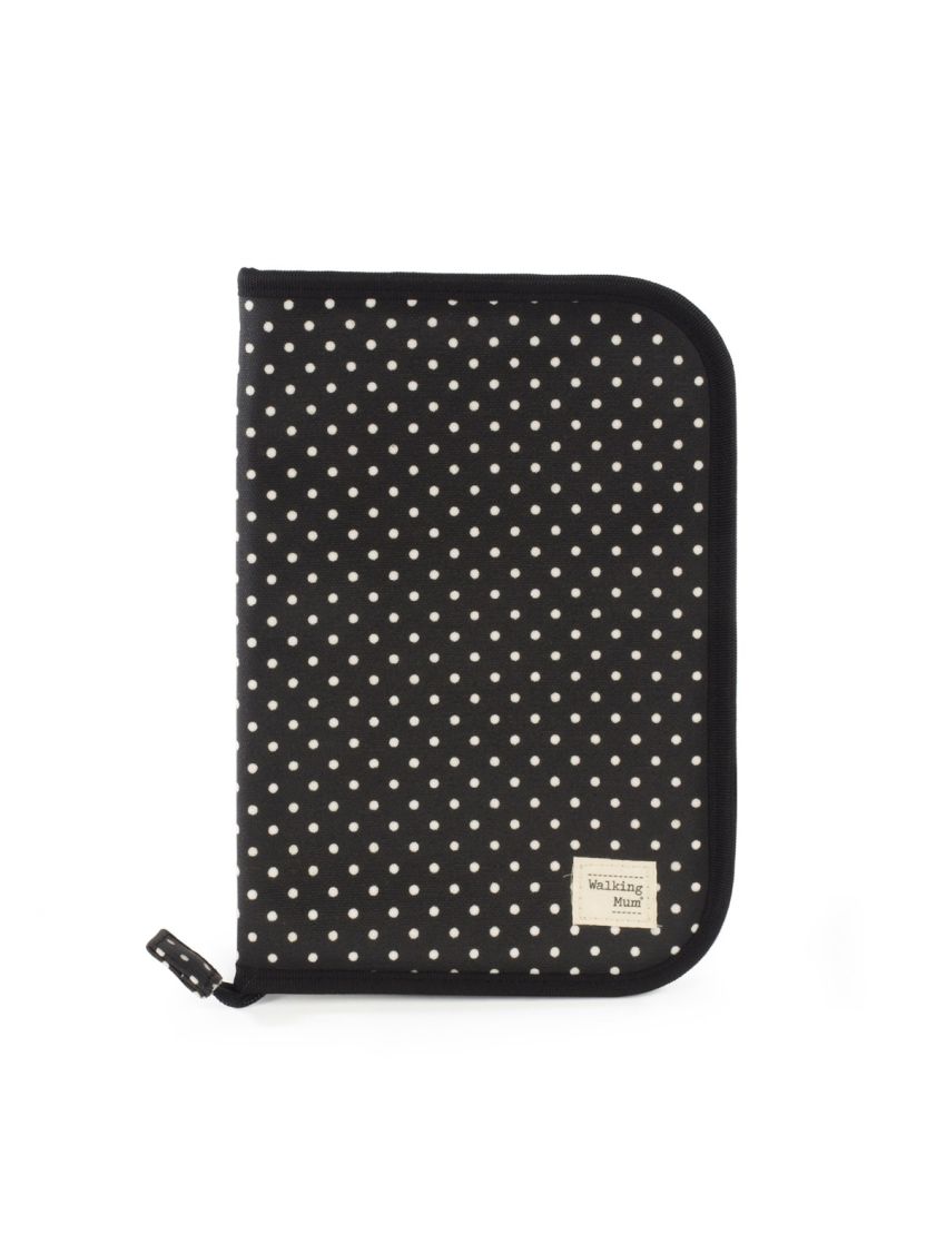 Estojo preto com bolinhas brancas e etiqueta Walking Mum