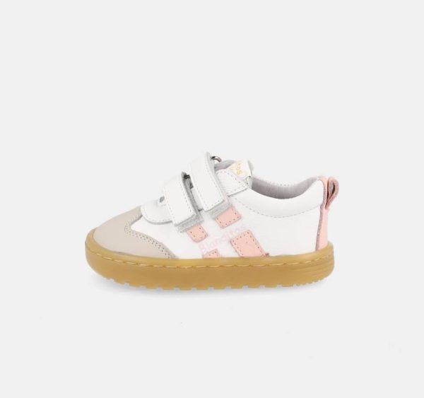 Sapato infantil de pele branco com detalhes cor de rosa e fecho de velcro