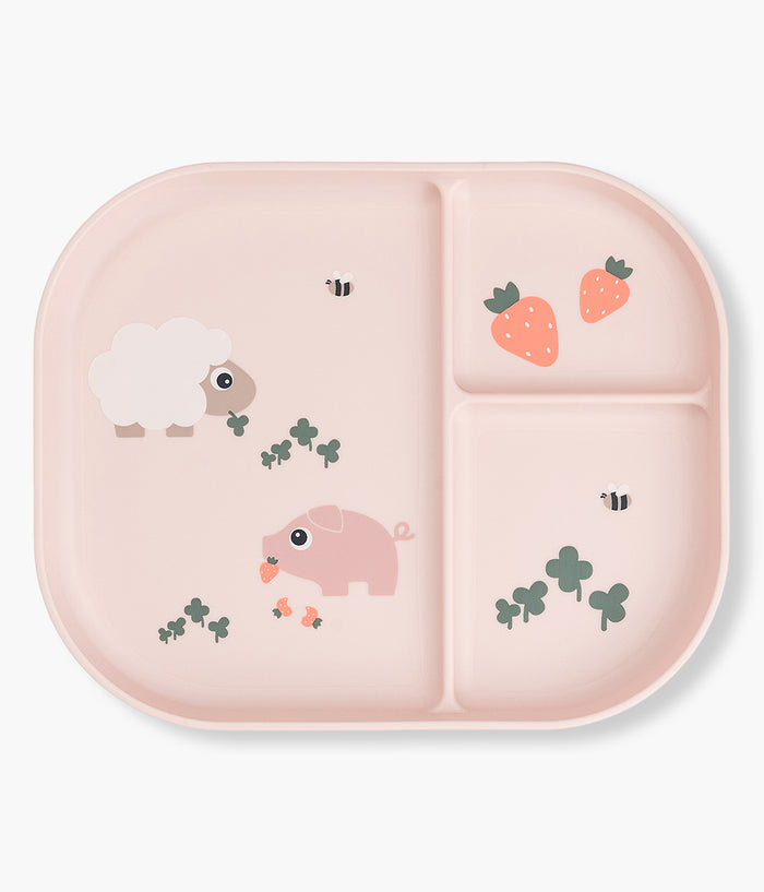 Prato cor-de-rosa claro dividido com desenhos infantis de ovelha, porco, morangos e abelhas.