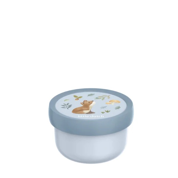 Pote plástico branco com tampa azul clara decorada com coelho e elementos da natureza