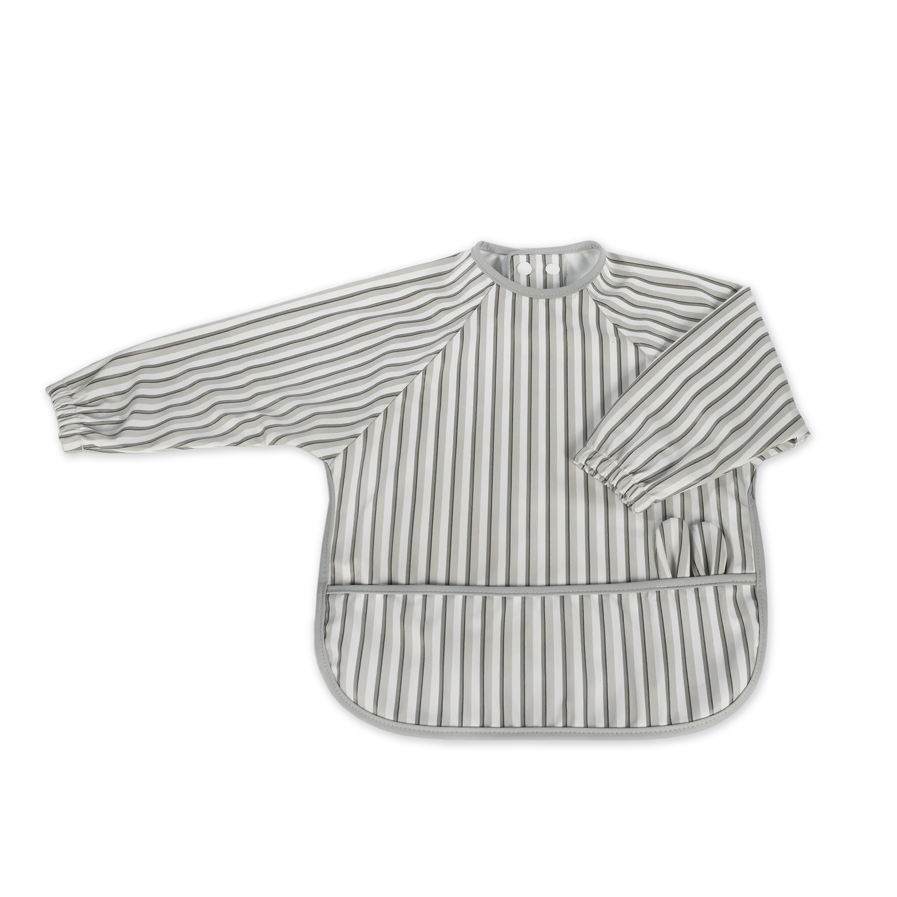 Babete impermeável de mangas compridas branco com riscas verticais cinzentas e bolso frontal