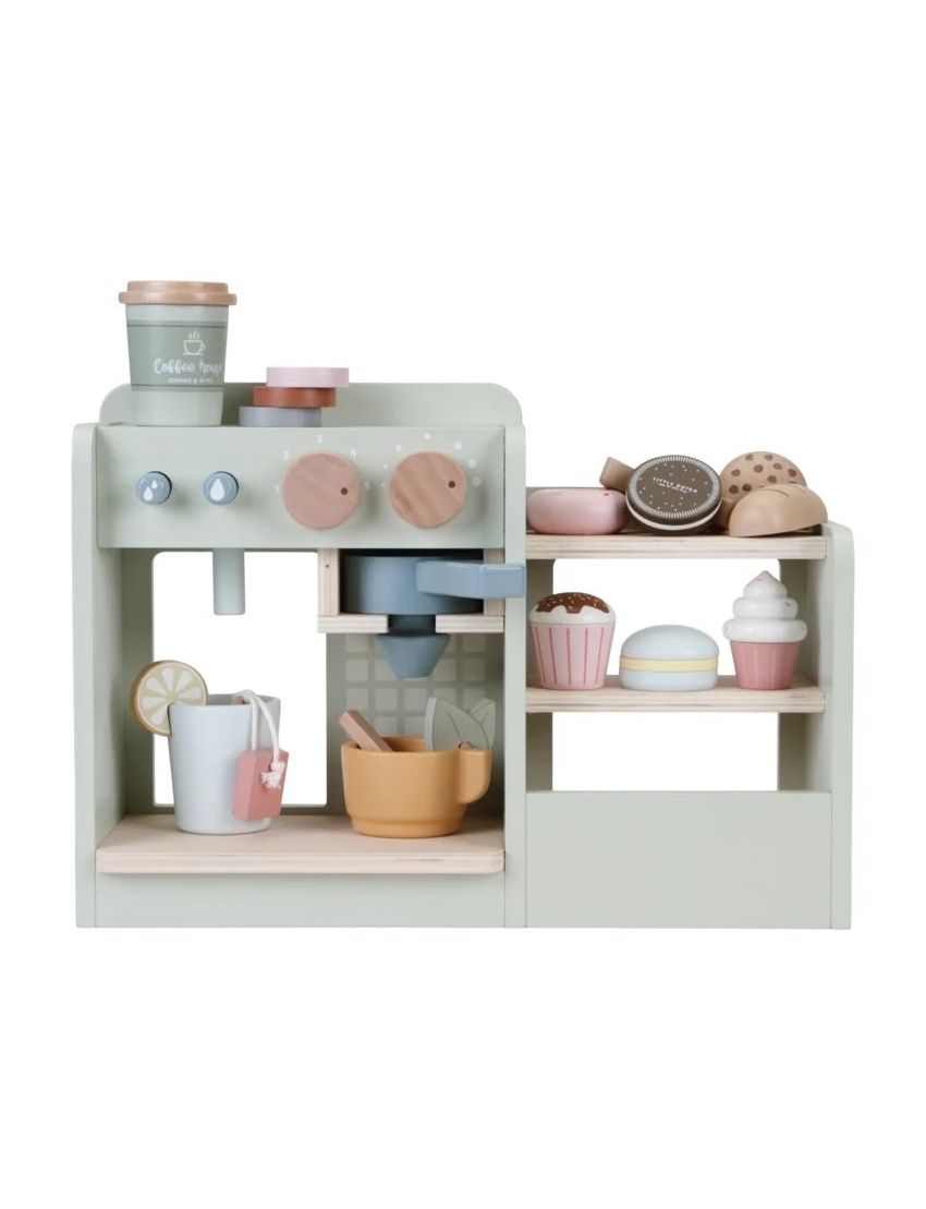 Máquina de café de madeira com chávena e bolos coloridos em prateleiras