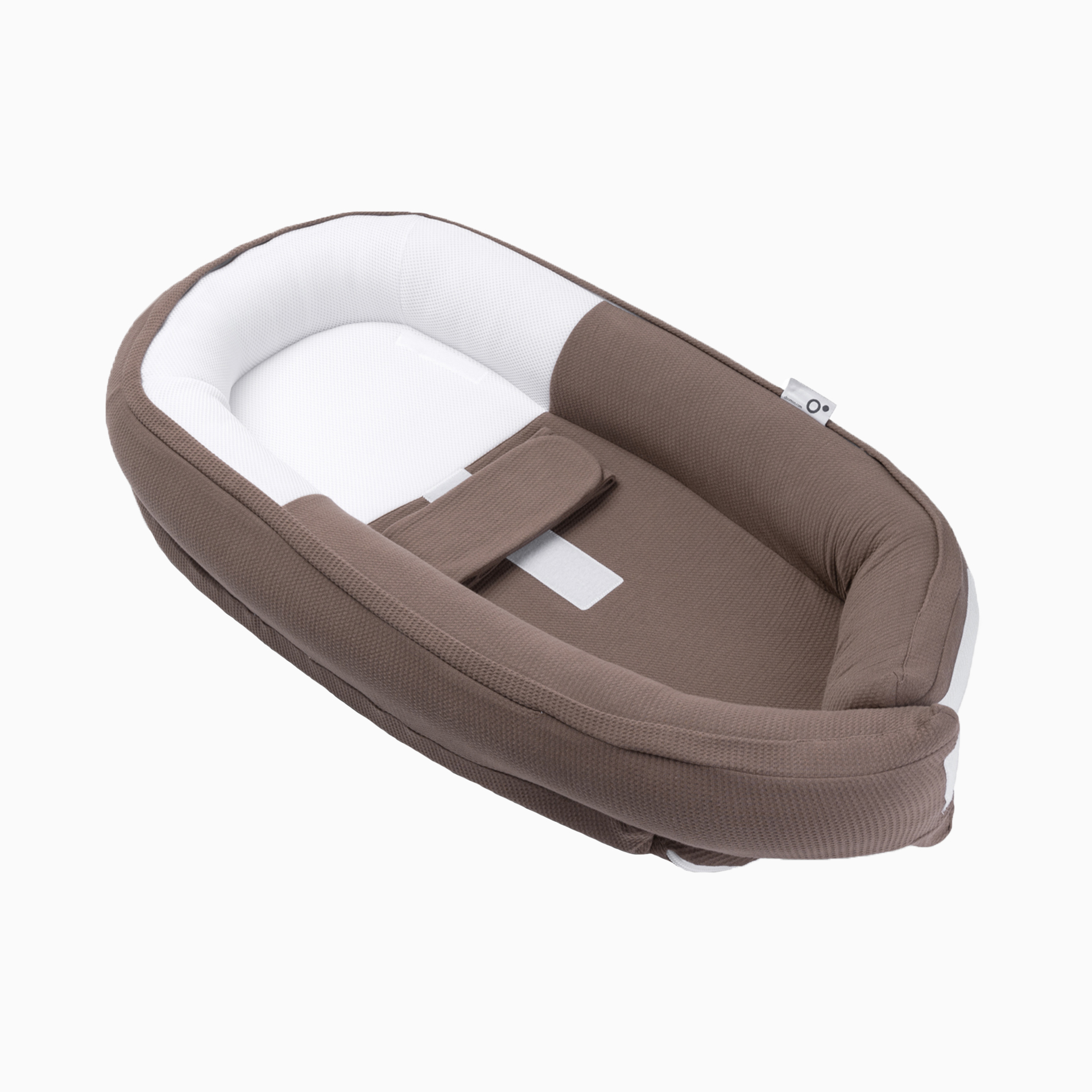 Cama ninho para bebé castanha e branca acolchoada com suporte e etiqueta