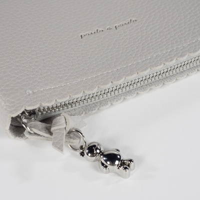 Pasito&#x20;a&#x20;Pasito&#x20;&#x7C;&#x20;Porta&#x20;Documentos&#x20;Icon&#x20;Smoke&#x20;-&#x20;Cinza