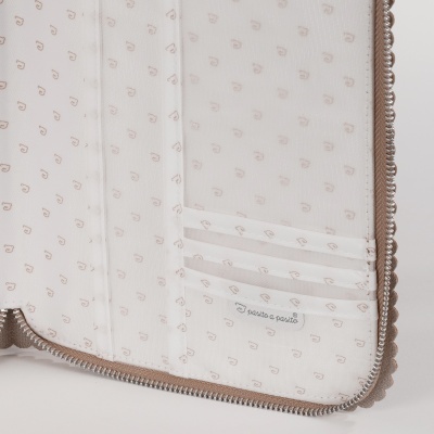 Pasito&#x20;a&#x20;Pasito&#x20;&#x7C;&#x20;Porta&#x20;Documentos&#x20;Icon&#x20;Caramel&#x20;-&#x20;Castanho