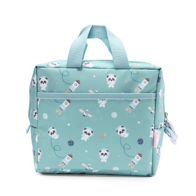 Mala infantil azul clara com padrão de astronautas panda e foguetes