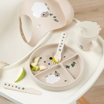 Done&#x20;by&#x20;Deer&#x20;&#x7C;&#x20;Prato&#x20;c&#x2F;&#x20;Divis&#x00F3;rias&#x20;e&#x20;Ventosa&#x20;Tiny&#x20;Farm&#x20;-&#x20;Bege