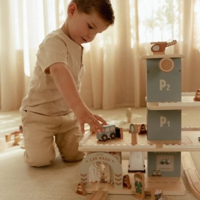 Little&#x20;Dutch&#x20;&#x7C;&#x20;Parque&#x20;De&#x20;Estacionamento&#x20;Fsc