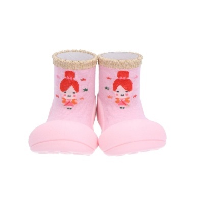 Sapatinhos cor-de-rosa com sola de borracha e padrão de boneca.