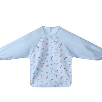 Camisola azul claro de criança com mangas compridas e desenho de circo