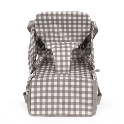 Cadeira elevatório para criança xadrez cinza e branco com cinto de segurança