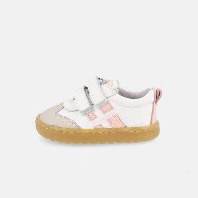 Sapato infantil de pele branco com detalhes cor de rosa e fecho de velcro