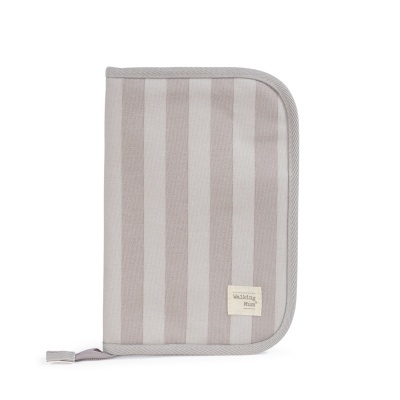 Capa riscas cinzentas e bege com etiqueta Walking Mum