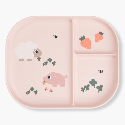 Prato cor-de-rosa claro dividido com desenhos infantis de ovelha, porco, morangos e abelhas.