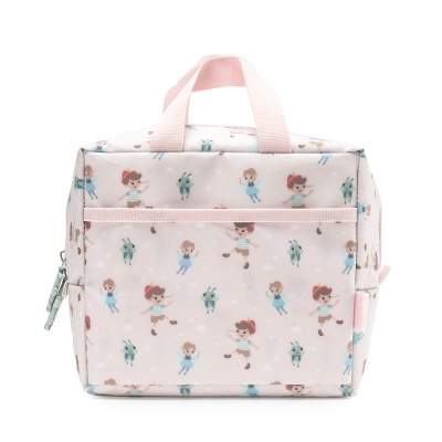Mochila infantil bege com desenhos de menino, menina e inseto, alças rosa e zíper azul claro