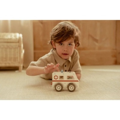 Ambul&#x00E2;ncia&#x20;de&#x20;madeira