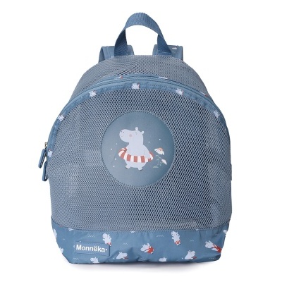 Mochila azul com padrão de hipopótamos e rede frontal