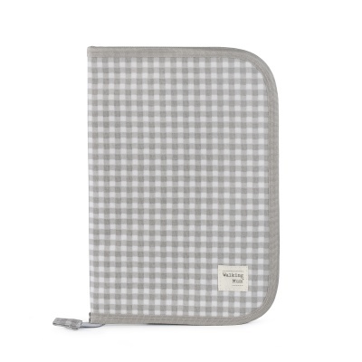 Capa para caderno com padrão xadrez cinza e branco e etiqueta Walking Mum