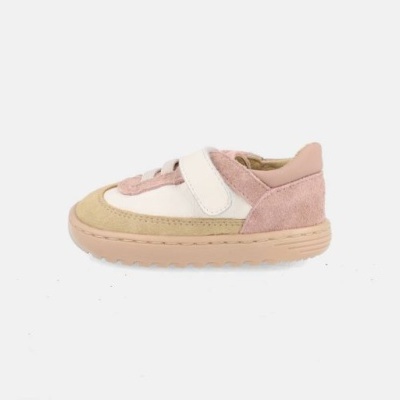 Tênis infantil rosa e bege com fecho de velcro