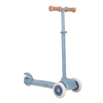 Patinete infantil azul de três rodas com punhos de madeira