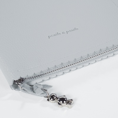 Pasito&#x20;a&#x20;Pasito&#x20;&#x7C;&#x20;Porta&#x20;Documentos&#x20;Icon&#x20;Sky&#x20;-&#x20;Azul